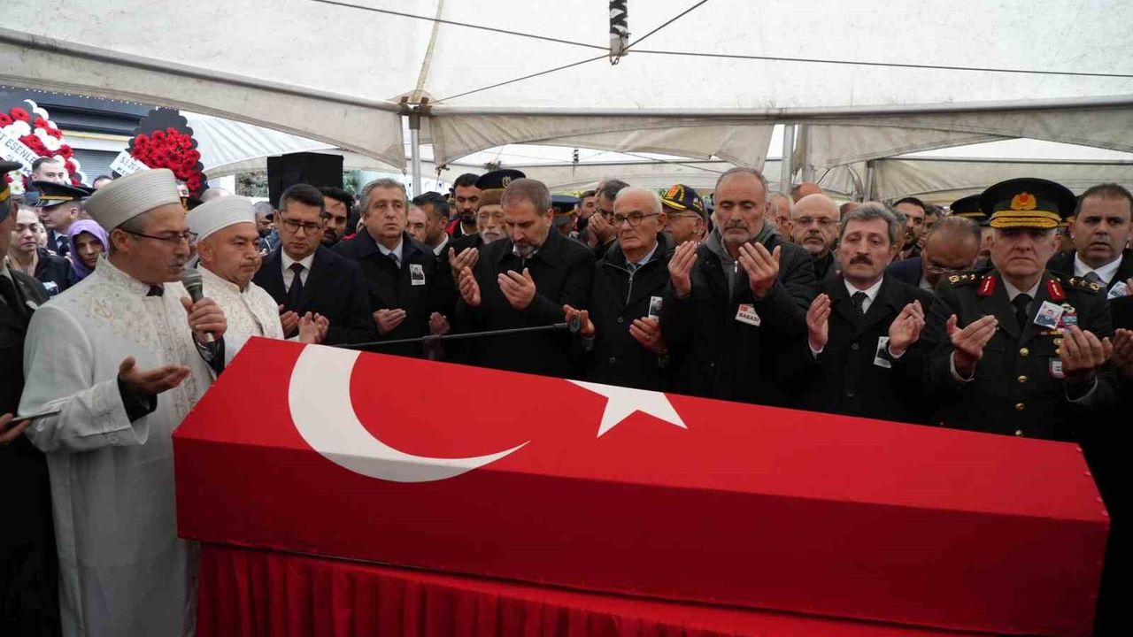 Şehit Emre Altıok'un Cenazesinde Polis Kardeşin Yürek Yakan Veda