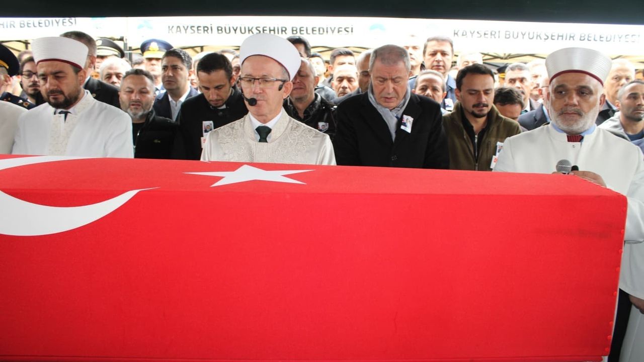 Şehit Pilot Nihat İlgen, Eşi Askeri Montuyla Son Yolculuğuna Uğurlandı