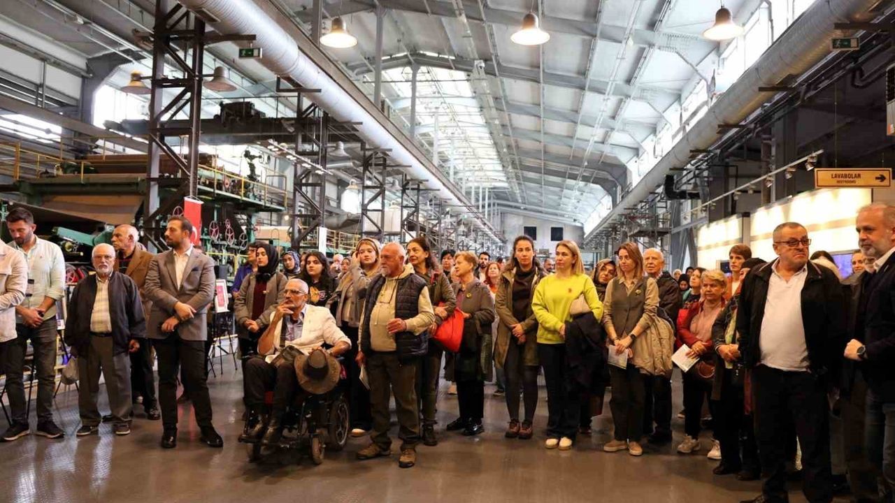 SEKA Kağıt Müzesi'nde 'Kağıtta Açan Çiçekler' Sergisi: Doç. Dr. Yusuf Parlak'ın 36 Eseri