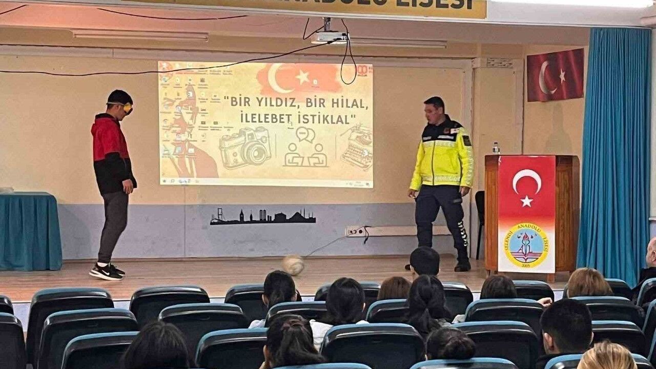 Selendi Jandarma'dan Öğrencilere Trafik Kuralları Eğitimi