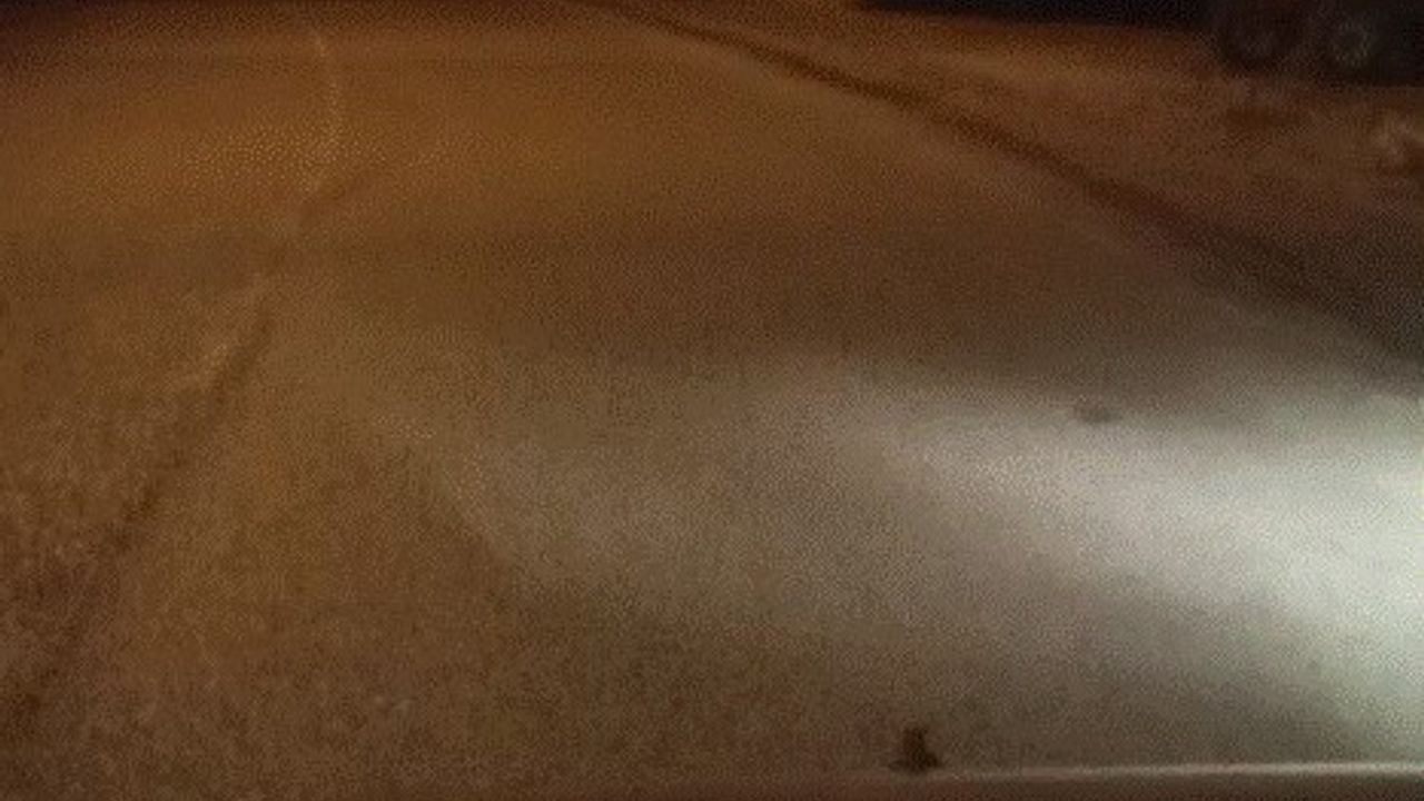 Serik'te Hatalı Sollama: Motosiklet ile Hafif Ticari Araç Çarpıştı — 1 Ölü