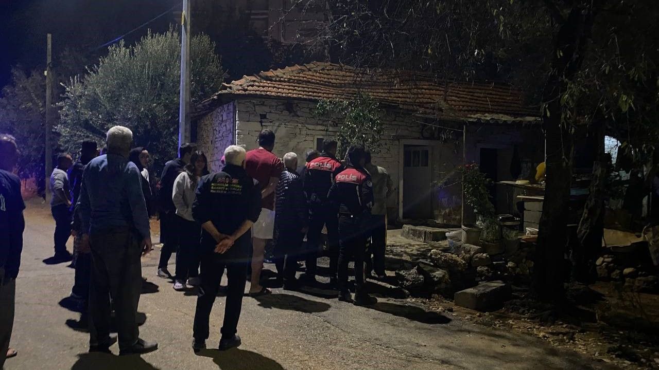 Serik'te Tek Katlı Evde Korkutan Yangın Söndürüldü