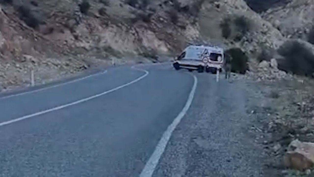 Siirt Eruh'ta Şarampole Yuvarlanan Araç: 1'i Ağır 4 Yaralı