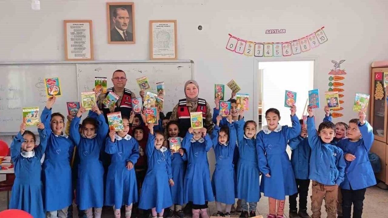 Siirt Jandarmasından 20 Kasım Dünya Çocuk Hakları Günü'nde Farkındalık Etkinlikleri