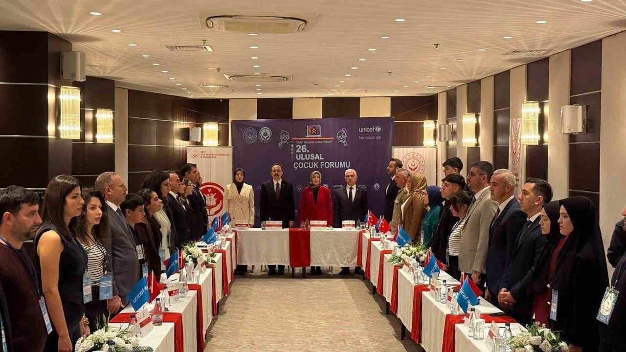 Siirt'te 26. Ulusal Çocuk Forumu: Dijital Dünyada Çocuk Hakları Öne Çıktı