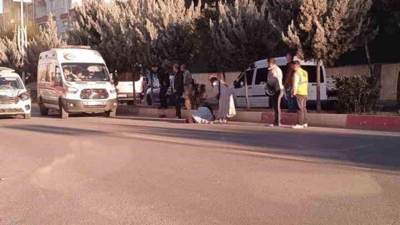 Siirt’te Adliye Işıkları Mevkiinde 25 Yaşındaki F.A.'ya Araç Çarptı — Kaza Kamerada