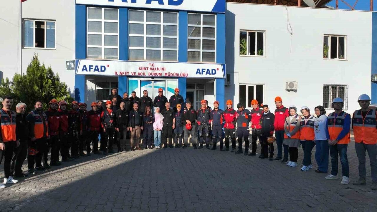 Siirt'te AFAD'ın Gerçeğini Aratmayan Deprem Tatbikatı