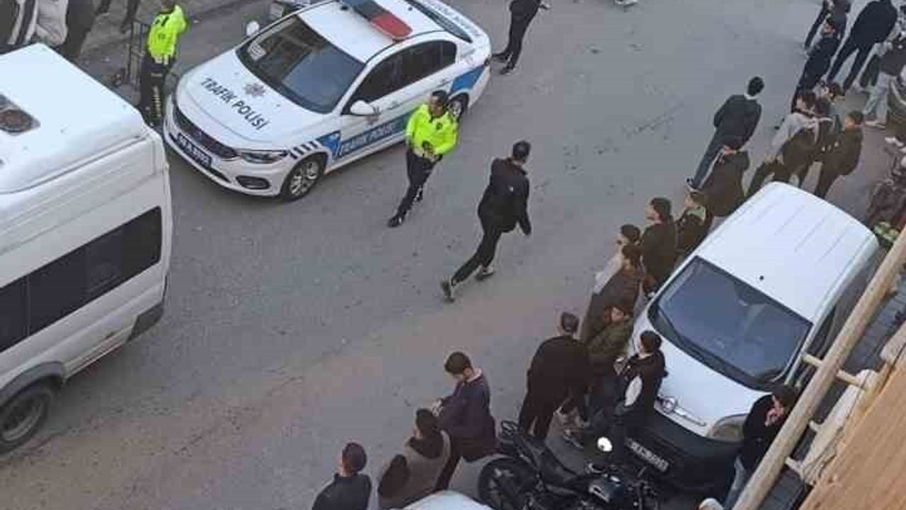 Siirt'te bıçaklı kavga: Beykent Caddesi'nde 2 yaralı