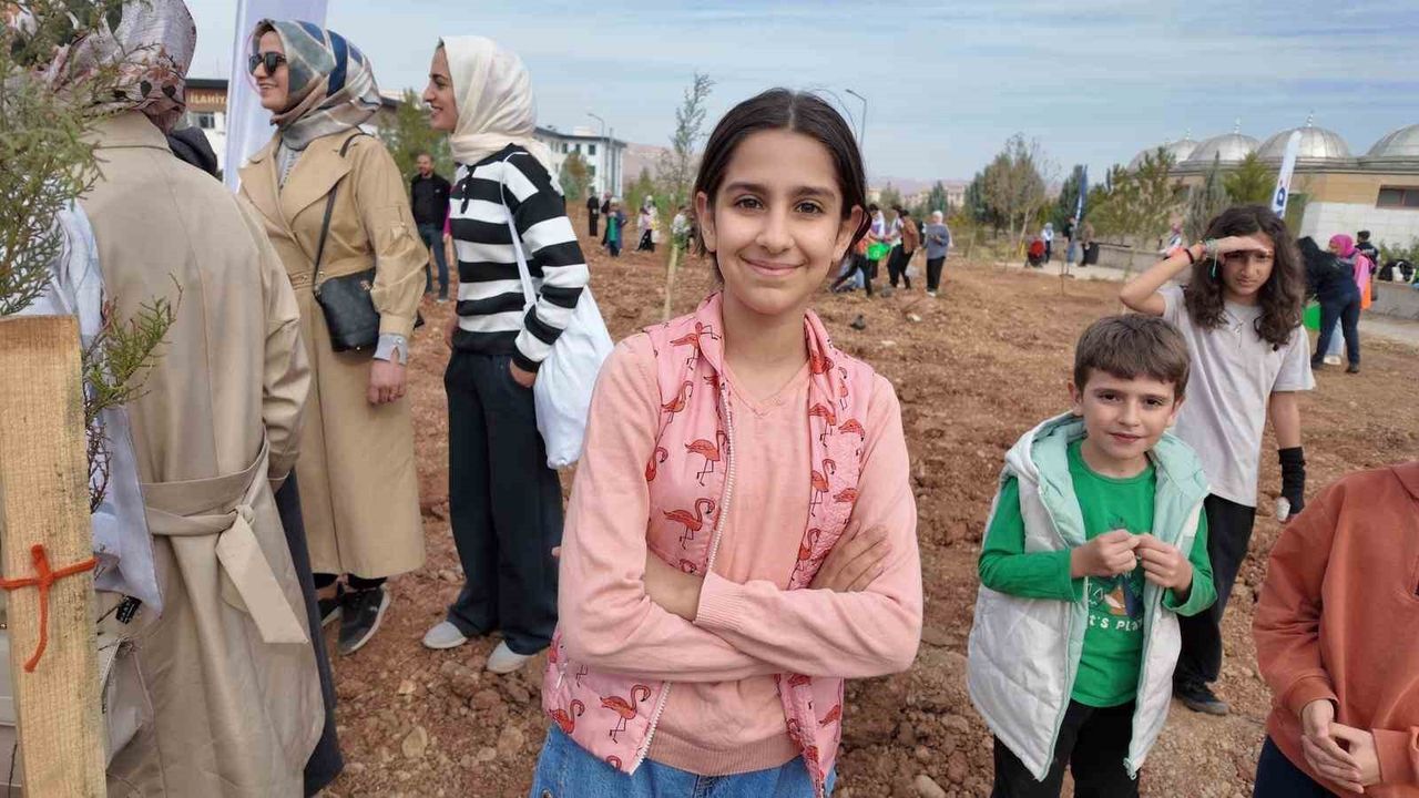Siirt’te Milli Ağaçlandırma Günü: 7 Lokasyonda Binlerce Fidan