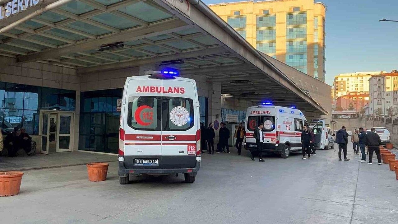 Siirt'te otomobilin çarptığı 4,5 yaşındaki çocuk ağır yaralandı