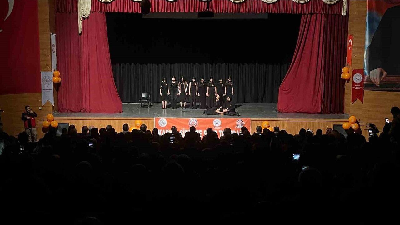 Siirt Valisi Kızılkaya: 'Kadın, ailenin temel direği, toplumun vicdanı ve geleceğin mimarıdır'