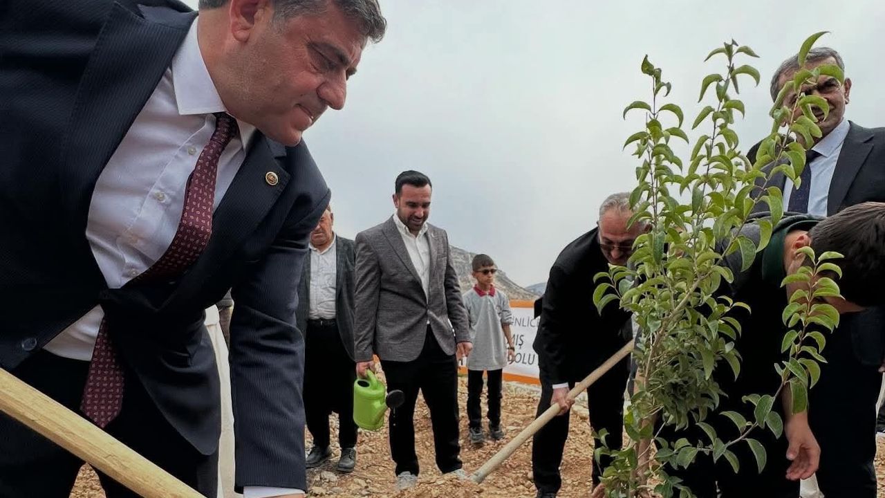 Sincik İnlice'de 'Yüz Fidan Projesi' ile Öğrenciler Fidan Dikti