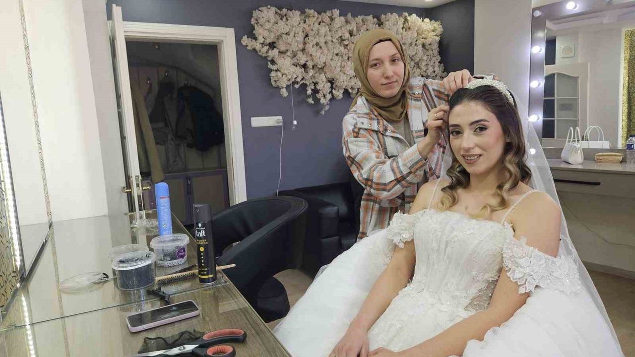 Sındırgı'da 4.4 Büyüklüğünde Deprem: Kuafördeki Gelin Elif Özdemir Panik Yaşadı