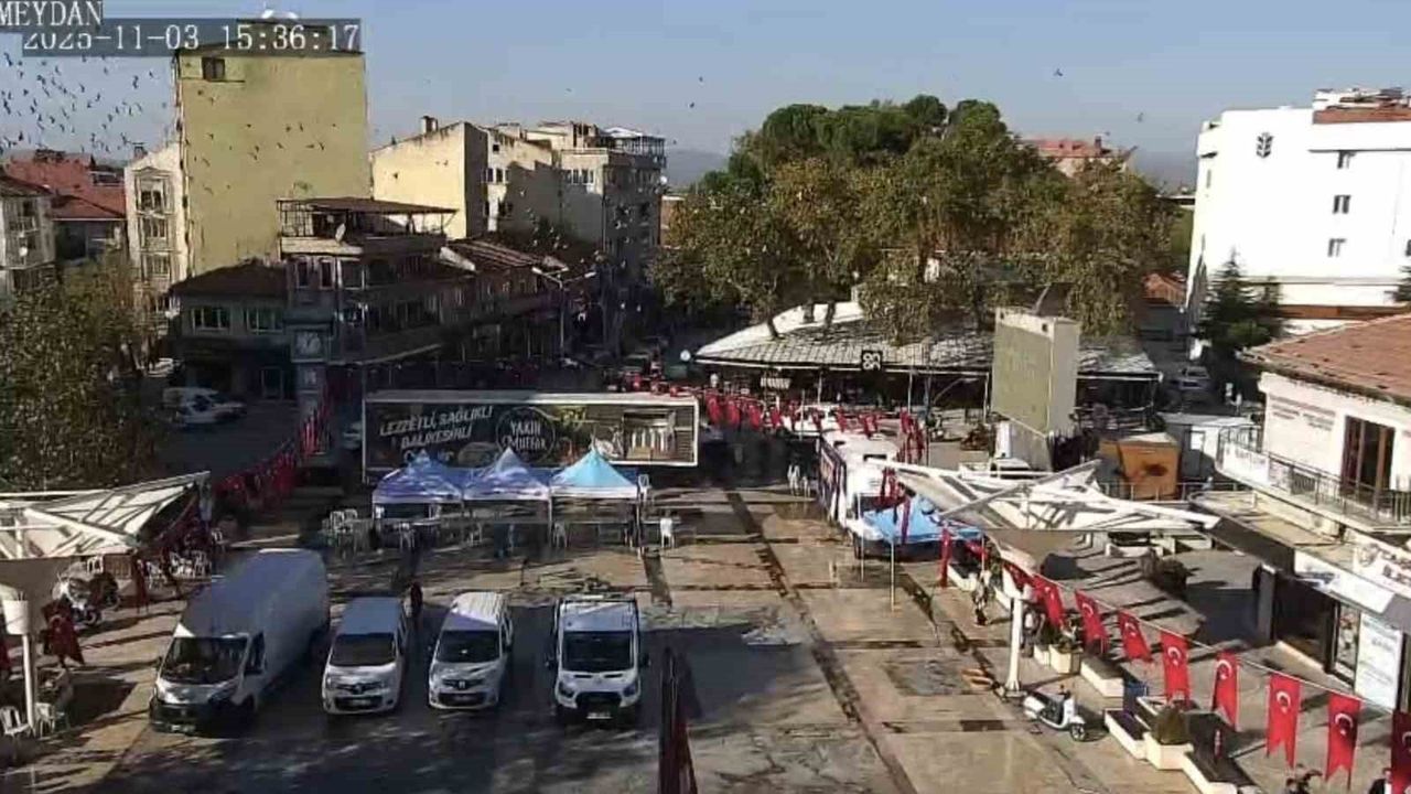 Sındırgı'da 4.9 Büyüklüğündeki Deprem Anı Kamerada