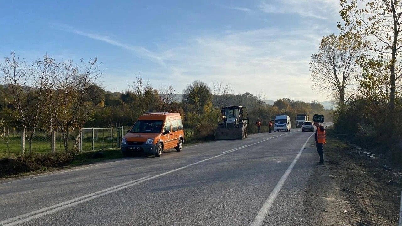 Sinop'ta Kış Hazırlıkları Hızlandı: Karayolları Hendek ve Kanal Temizliği