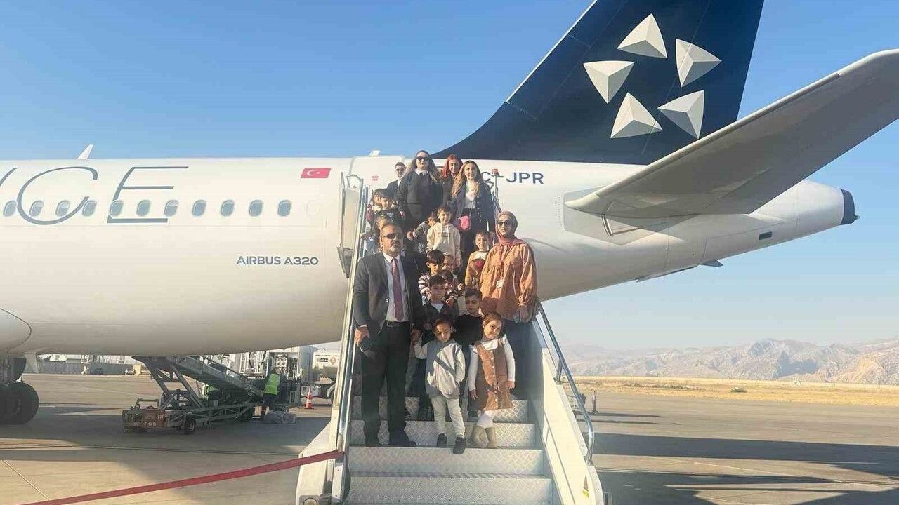 Şırnak Şerafettin Elçi Havalimanı'nda Öğretmenler Günü Sürprizi