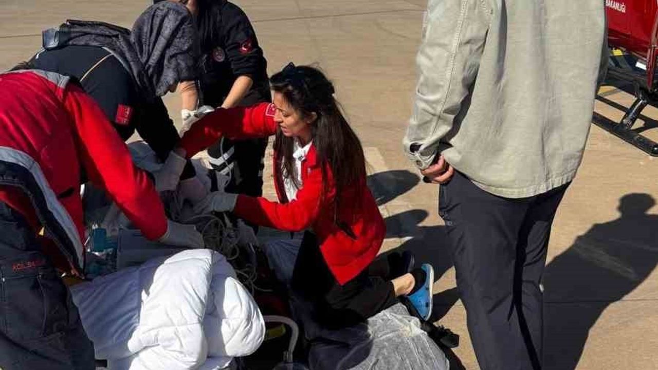 Şırnak'ta 16 Yaşındaki Hasta Helikopter Ambulansla Elazığ'a Sevk