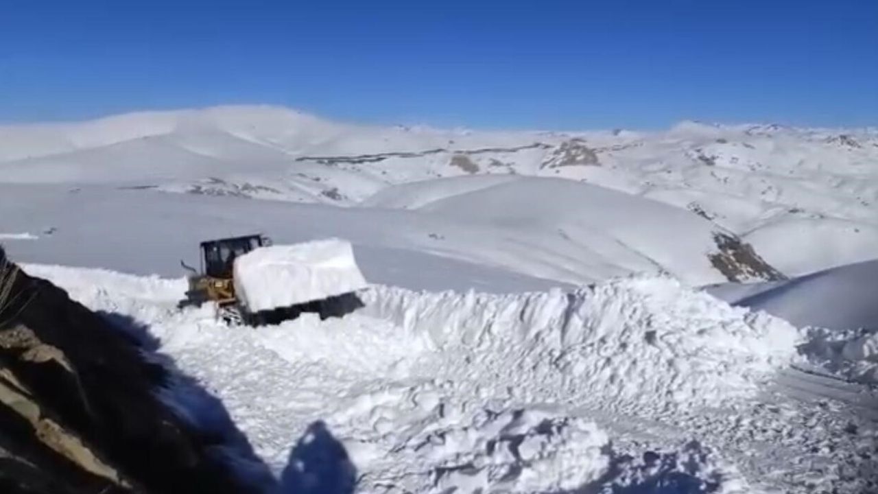 Şırnak'ta Karla Mücadele: Yaylalarda Kar 1 Metreyi Aştı