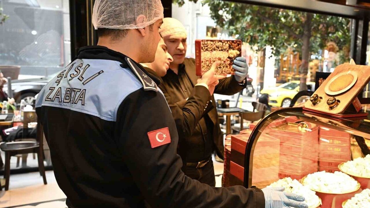 Şişli Belediyesi Gıda Denetimlerini Sıkı Tutuyor: 102 İşletmeye 301 bin 206 lira Ceza