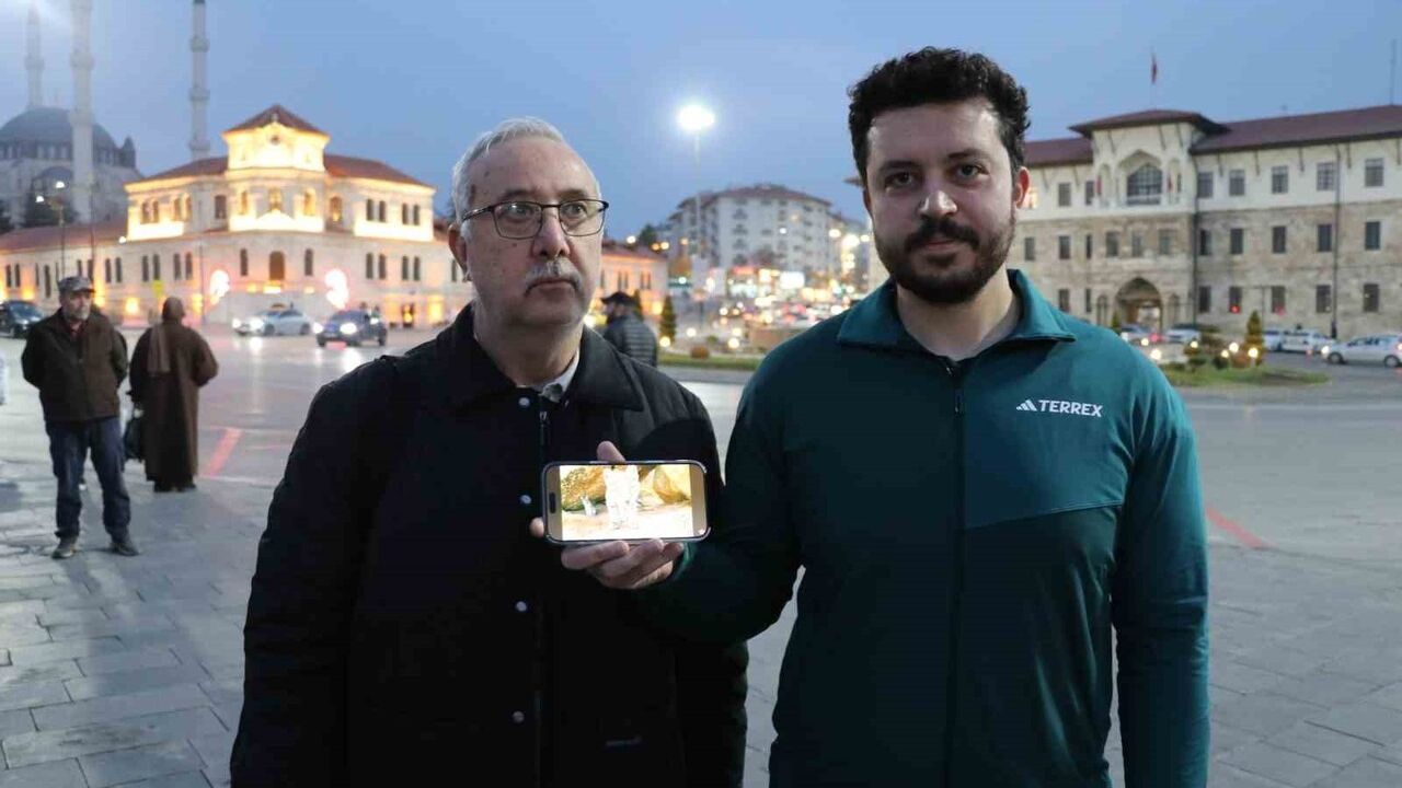Sivas'ta fotokapana yansıyan nadir vaşak ailesi
