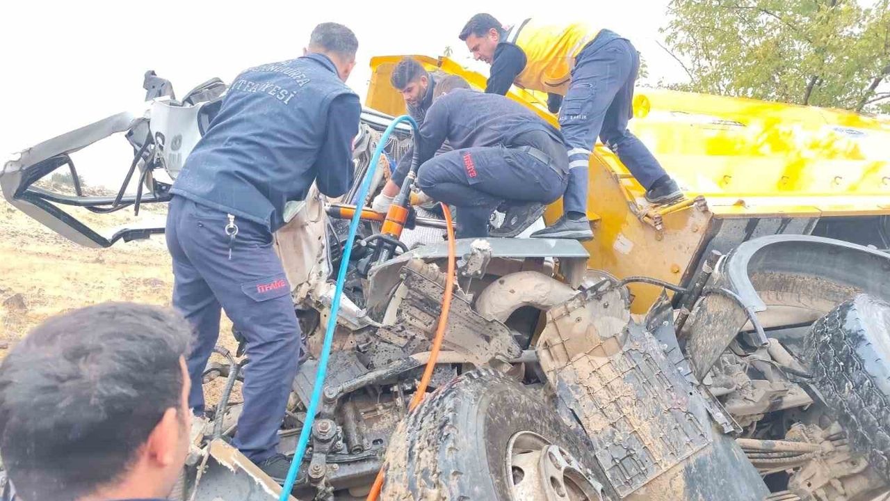 Siverek-Adıyaman'da iki kamyon çarpıştı: 1 ölü, 1 ağır yaralı