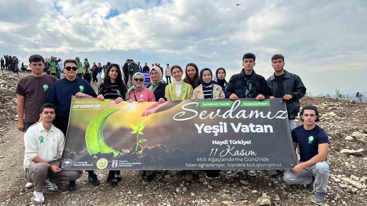 SUBÜ’lü 6 öğrenci topluluğu Sakarya’da fidan dikti
