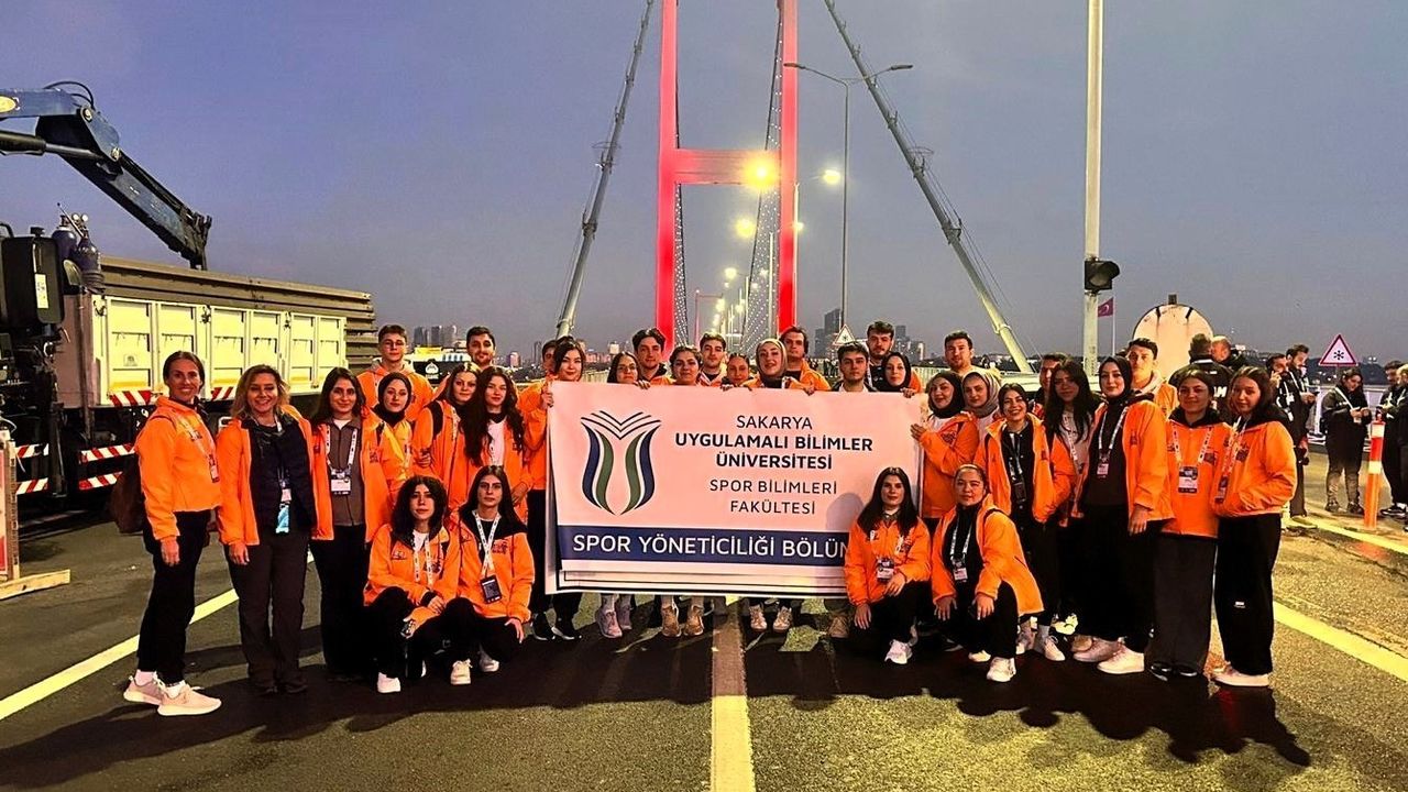SUBÜ Öğrencileri 47’nci İstanbul Maratonu'nda 'Start Cheer Zone'da Görev Aldı