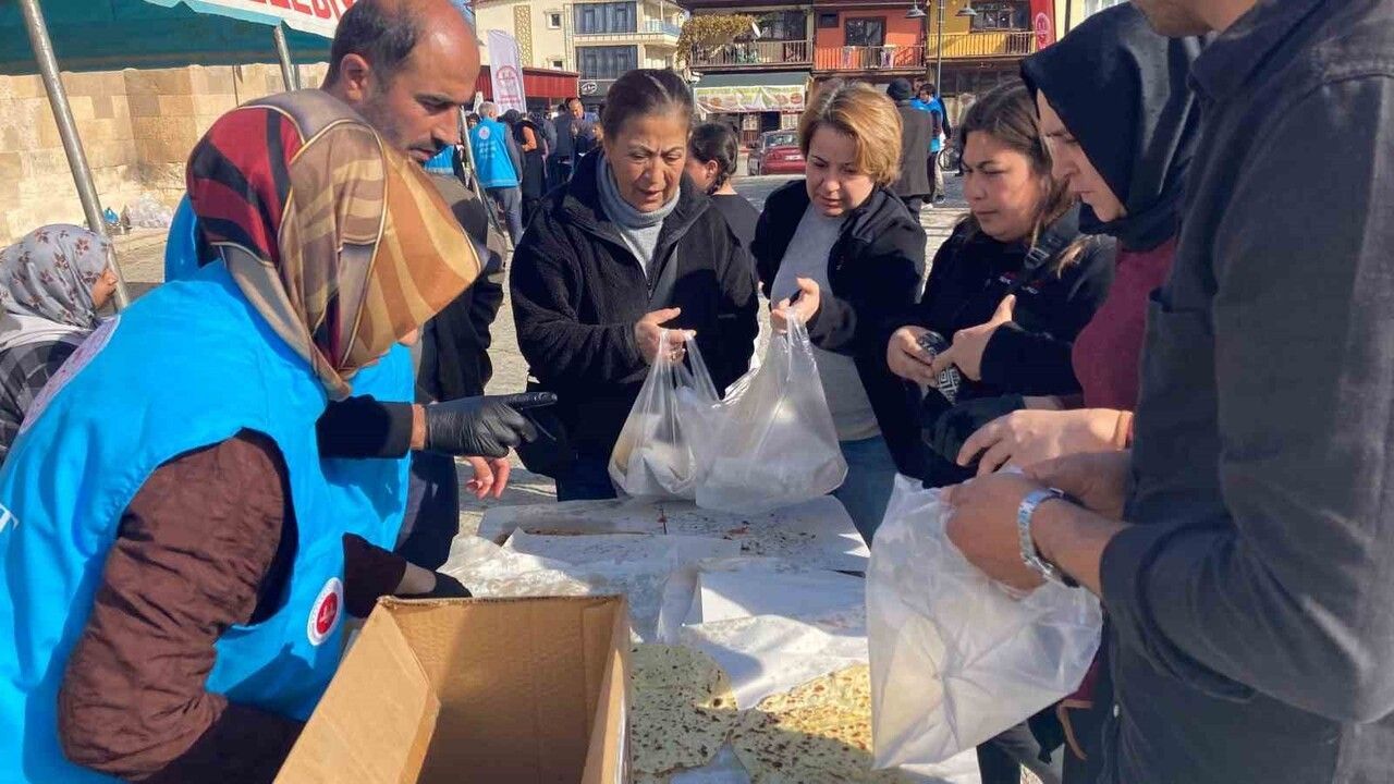 Sultandağı'nda Gazze İçin Hayır Çarşısı Kuruldu