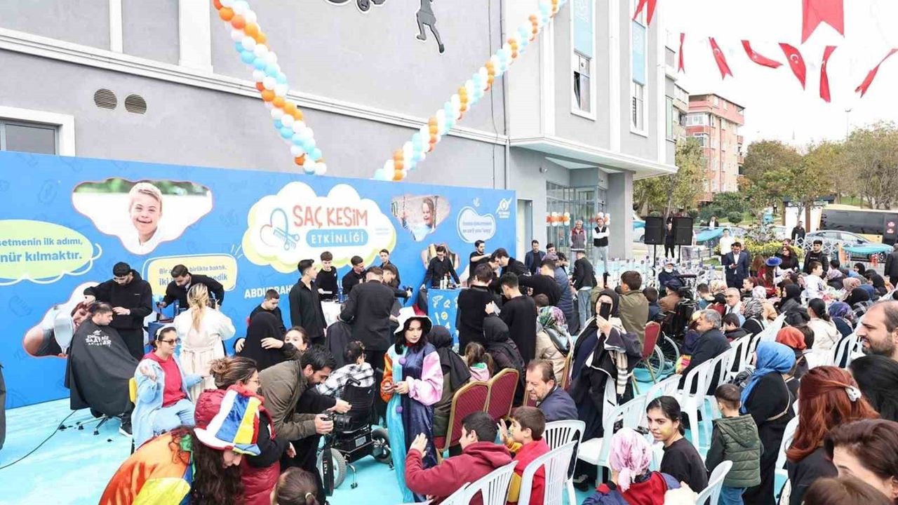 Sultangazi'de Fenomen Kardeşlerden Engellilere Saç Kesim Etkinliği