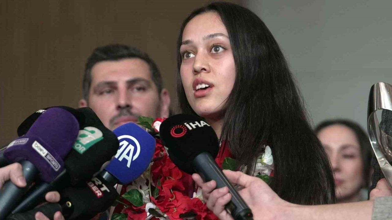 Taekwondo Milli Takımı Dünya Şampiyonu Olarak Türkiye’ye Döndü