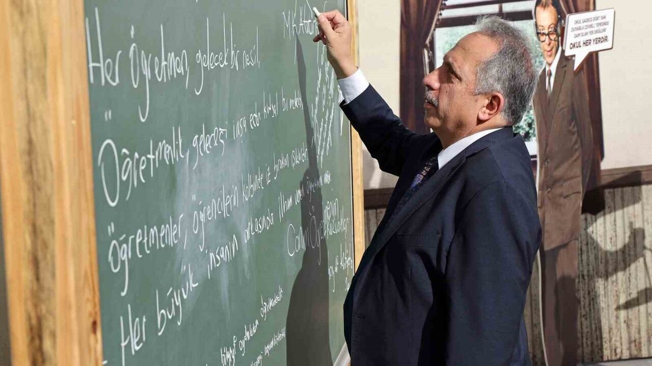 Talas Belediye Başkanı Yalçın'dan 24 Kasım Öğretmenler Günü Mesajı