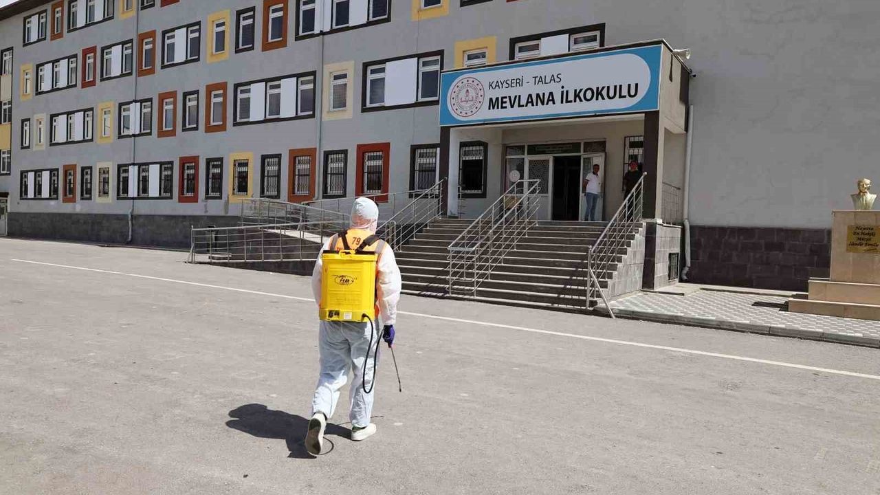 Talas’ta Ara Tatilde Okullarda Kapsamlı Temizlik ve Dezenfeksiyon