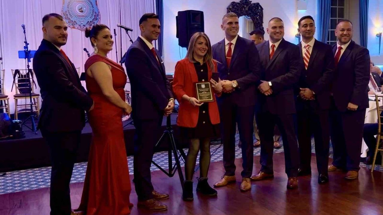 TALES New York’ta İlk Ödül Töreni: İHA Muhabiri Dilek Kaya'ya Toplumsal Hizmet Ödülü