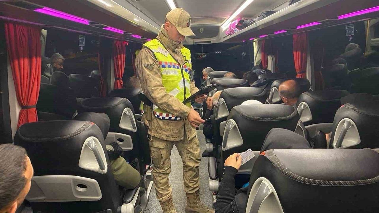 Tatvan'da Jandarma ve Polis Ortak Asayiş Uygulaması: Arananlar Yakalandı