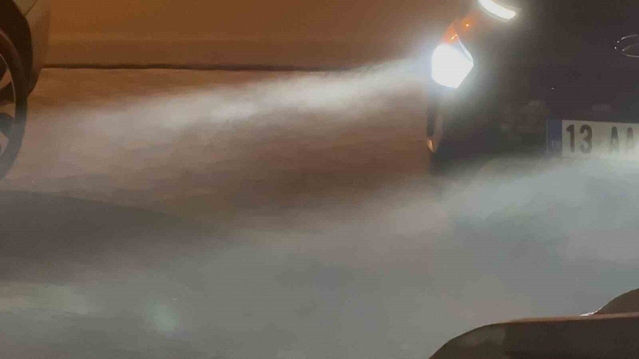 Tatvan'da Yoğun Sis Sürücüleri Zorladı