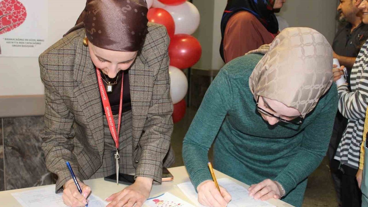 Tatvan Devlet Hastanesi'nden Organ Bağışı Haftası'nda Bilgilendirme Standı