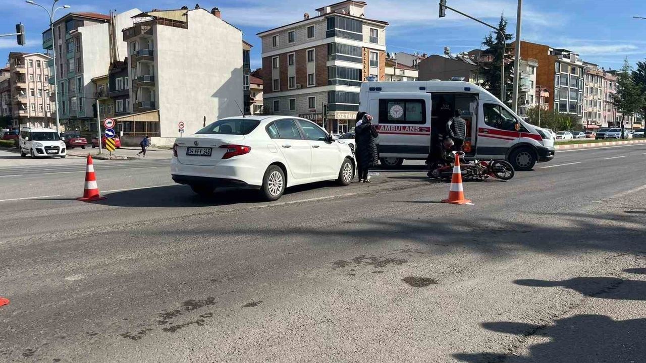 Tavşanlı Trafik Kazası: Otomobil ile Motosiklet Çarpıştı, 2 Yaralı