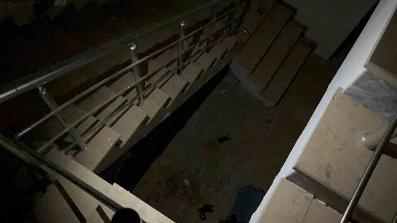 Tekirdağ Çorlu'da Alkollü Kişi Merdiven Boşluğuna Düştü: 2 Metre Yükseklikten Yaralandı