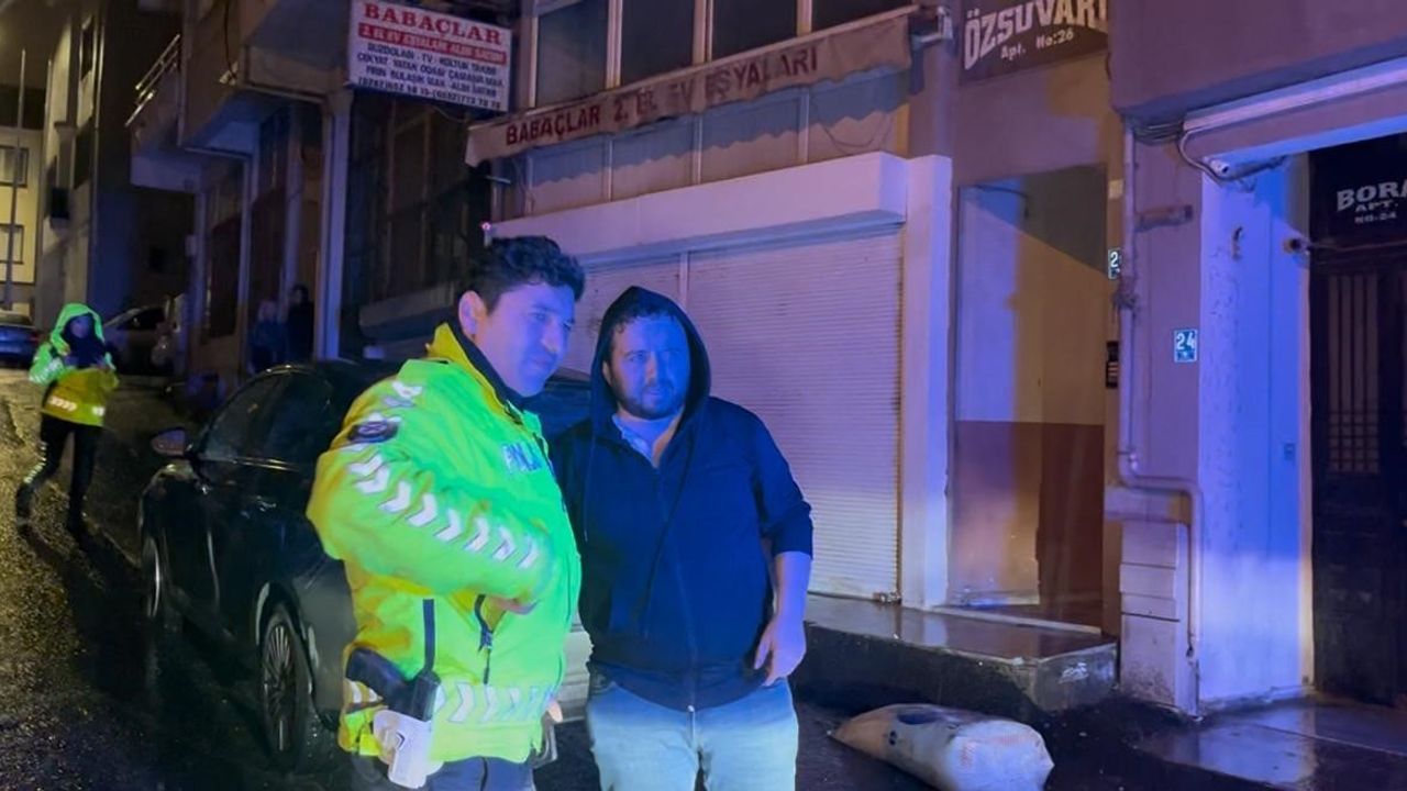 Tekirdağ Çorlu'da Şiddetli Yağış Çukurları Ortaya Çıkardı