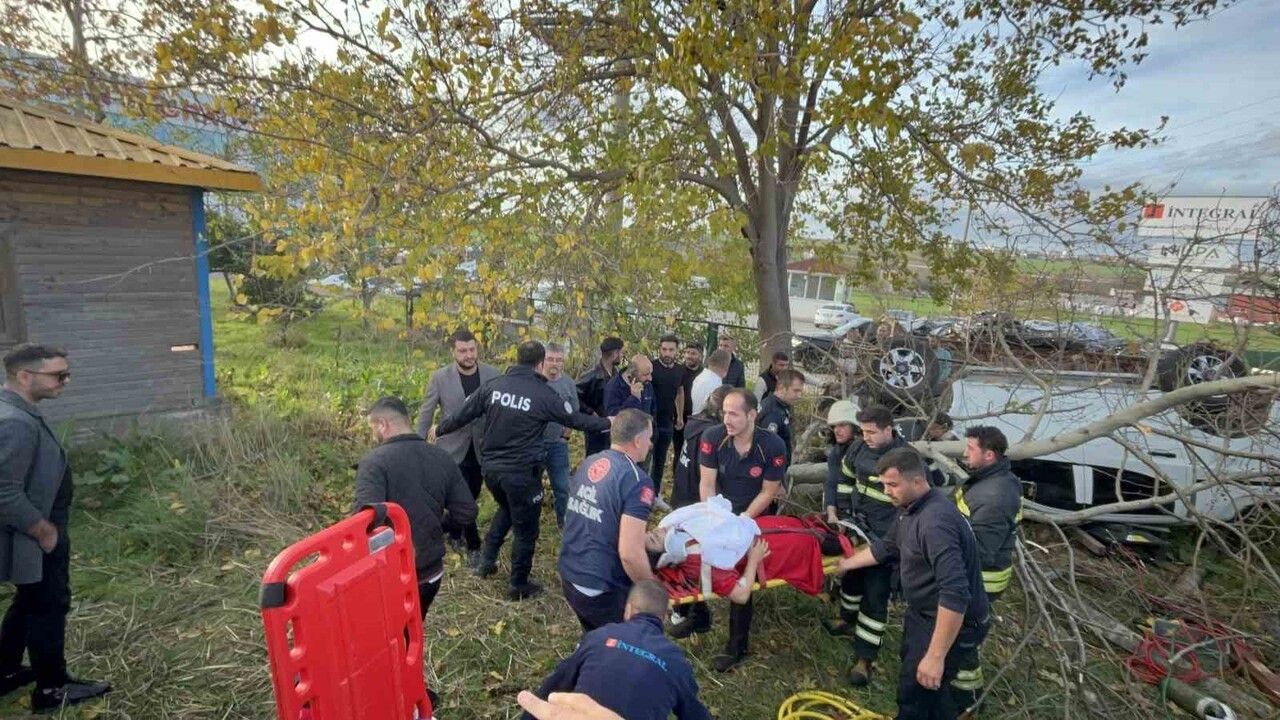 Tekirdağ'da Pikap ile Yolcu Minibüsü Çarpıştı: 2 Yaralı