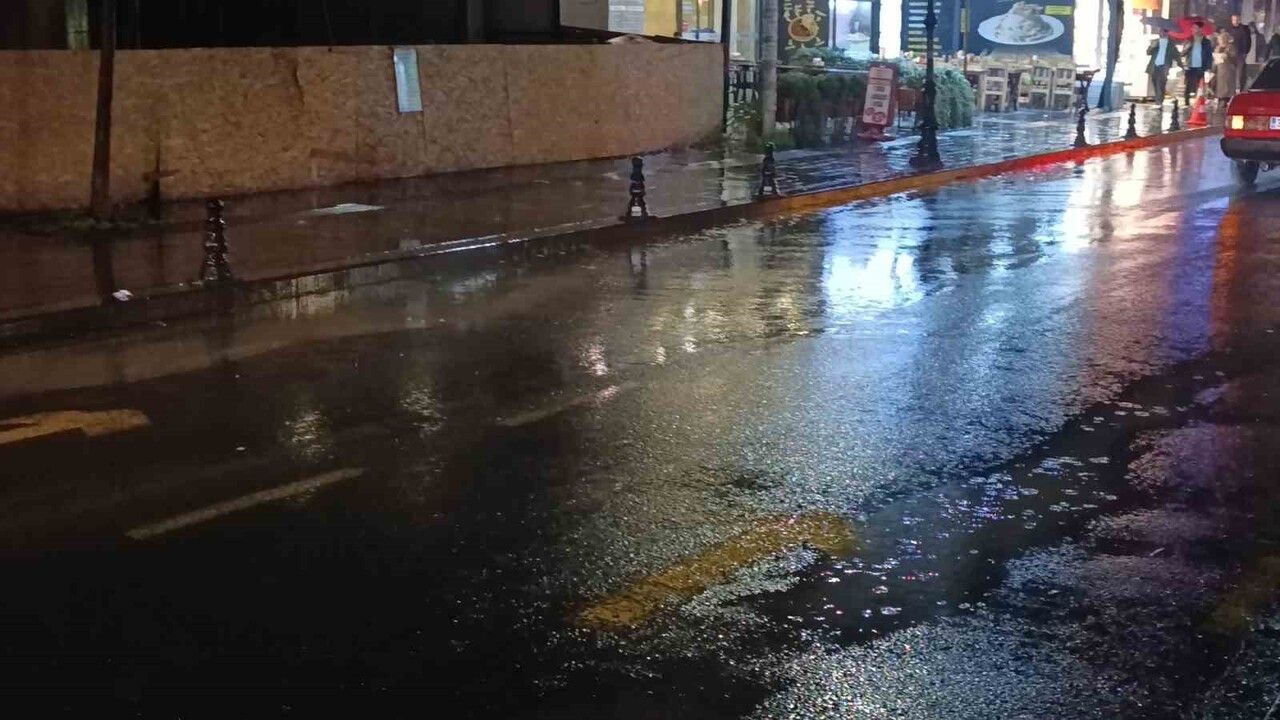 Tekirdağ'da Sağanak Akşam Saatlerinde Şiddetlendi