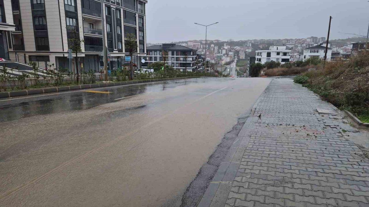 Tekirdağ'da Sağanak: Süleymanpaşa'da Sokaklar Dereye Döndü