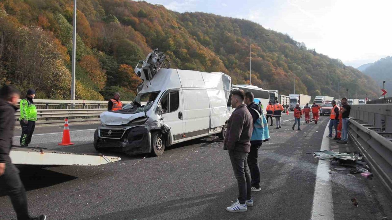 TEM Otoyolu Bolu geçişinde zincirleme kaza: 1 yaralı