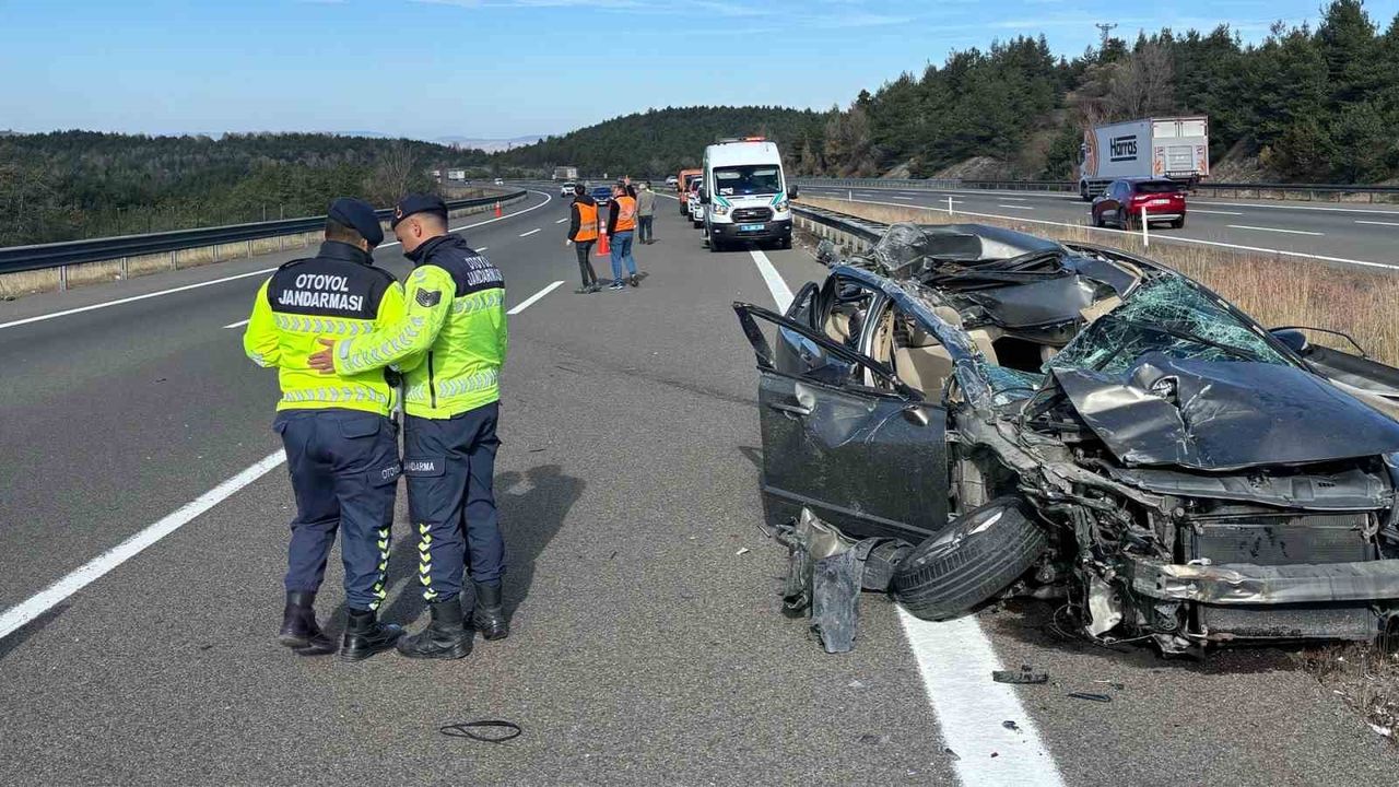 TEM Otoyolu Cankurtaran'da Otomobil Kamyona Çarptı…