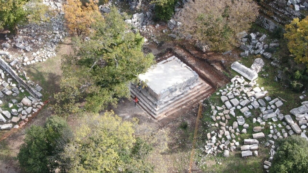 Termessos’ta İlk Kazıda ‘Dans Eden Kadınlar’ Mezarı ve Antiochis’in Anıt Mezarı Ortaya Çıktı