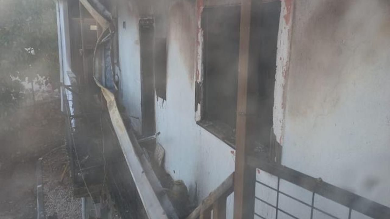 Tokat Artova'da Tek Katlı Evde Yangın 1 Saatte Söndürüldü