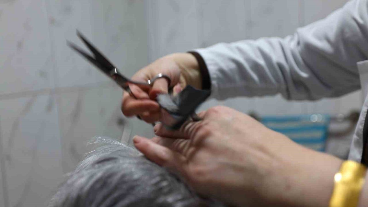 Tokat Belediyesi'nden huzurevine saç ve tırnak bakımı