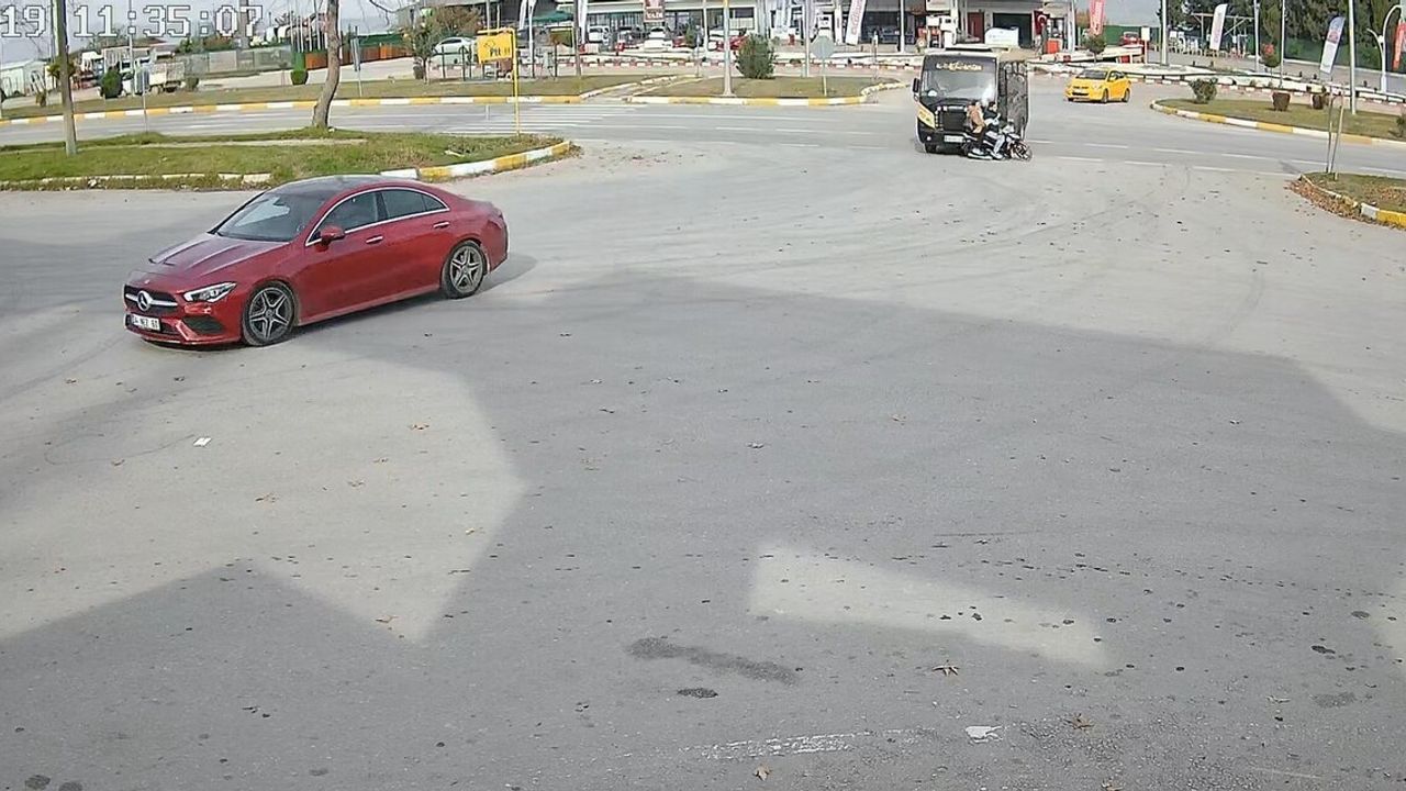 Tokat Erbaa'da Minibüs Motosiklete Çarptı: 2 Yaralı
