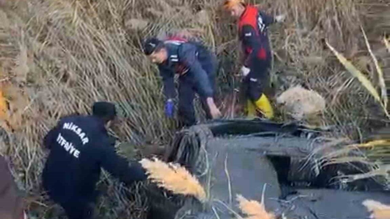 Tokat Niksar'da Otomobil Devrildi: 2 Ölü, 1 Yaralı