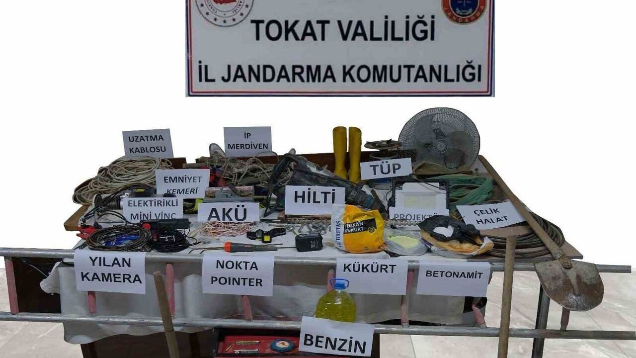 Tokat Reşadiye'de Kaçak Kazı Operasyonu: 3 Şüpheli Suçüstü Yakalandı